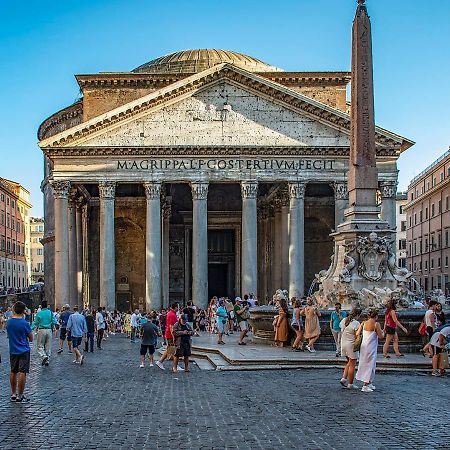 COLOSSEO con il CUORE Roma Esterno foto